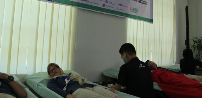 Pegawai BPJS Kesehatan Lakukan Donor Darah di HUT BPJS Kesehatan